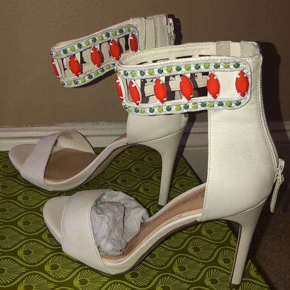 White Gianni Bini Sandals - Picture 3 of 6